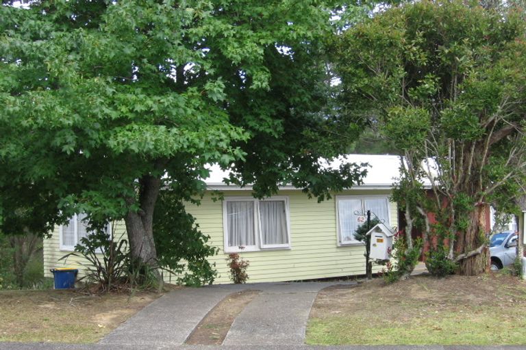 Photo of property in 62 Paragon Avenue, Beach Haven, Auckland, 0626