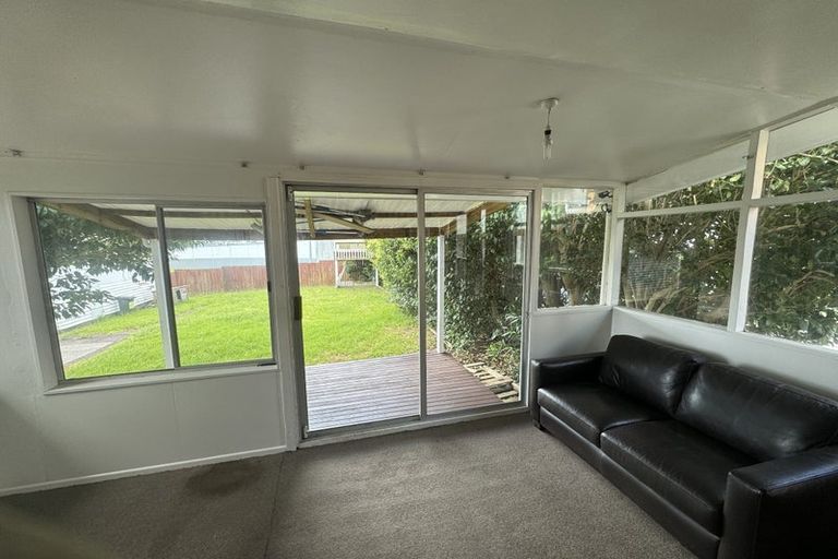 Photo of property in 28 Woodford Avenue, Henderson, Auckland, 0610