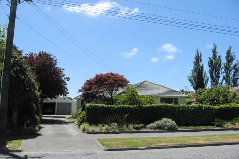 Photo of property in 30 Pinehurst Crescent, Russley, Christchurch, 8042