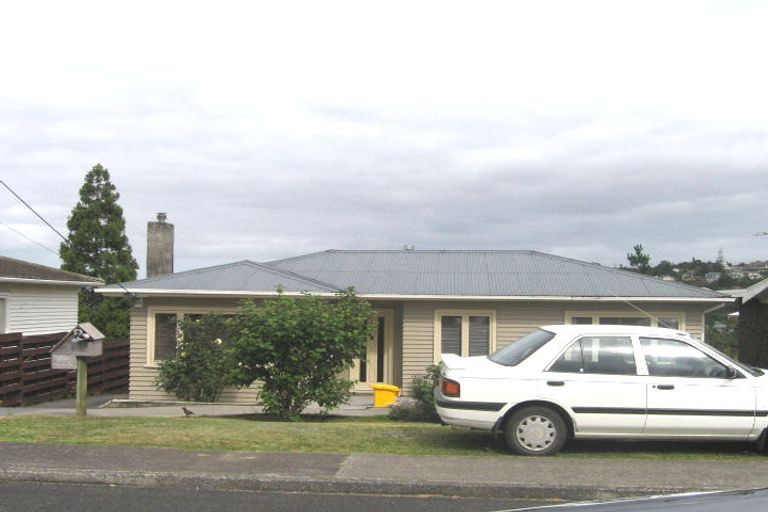 Photo of property in 16 Sunnyfield Crescent, Glenfield, Auckland, 0629