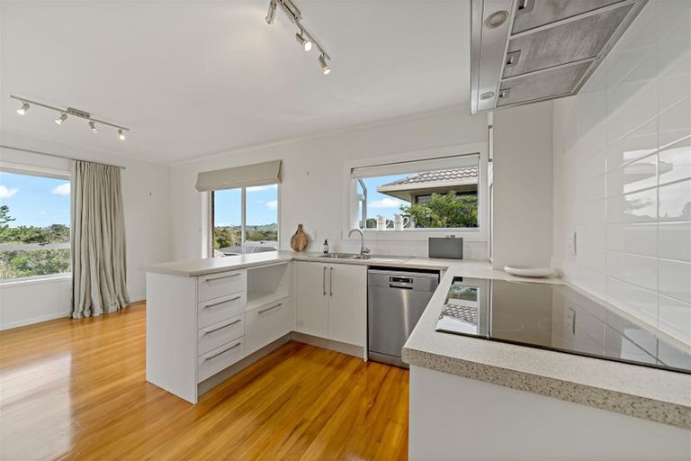 Photo of property in 1/1 Kaihu Street, Northcote, Auckland, 0627
