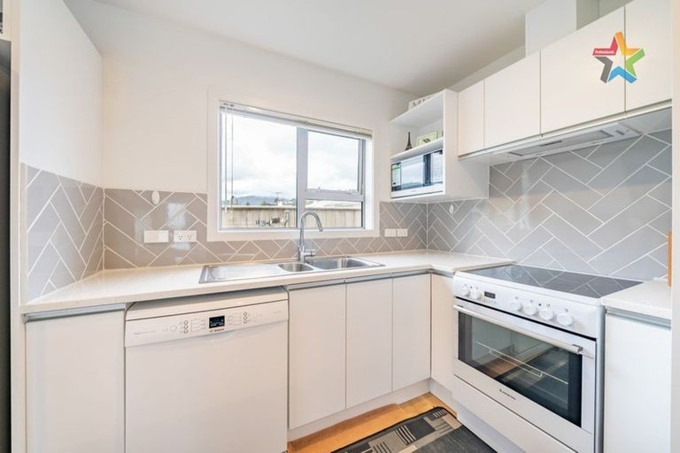 Photo of property in 25a Wainuiomata Road, Wainuiomata, Lower Hutt, 5014