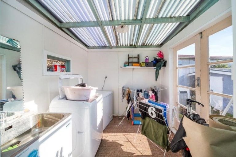 Photo of property in 1 County Drive, Hawera, 4610