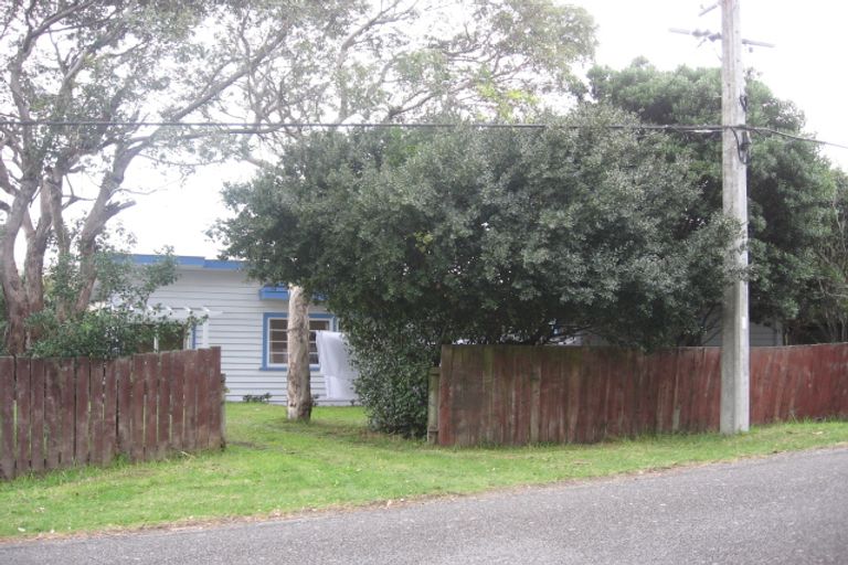 Photo of property in 33 Forest Road, Raumati South, Paraparaumu, 5032