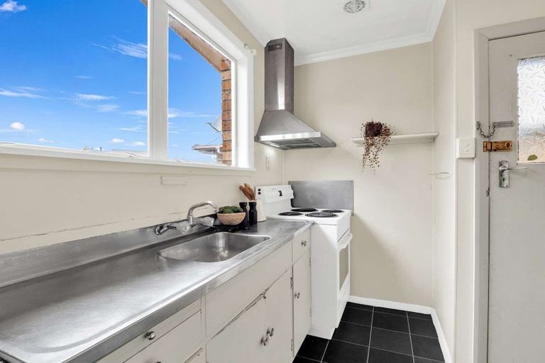 Photo of property in 2/84 Linton Street, West End, Palmerston North, 4410