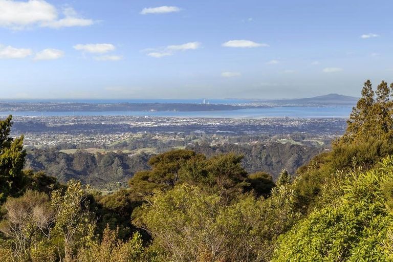 Photo of property in 51 Turanga Road, Henderson Valley, Auckland, 0612