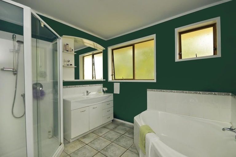 Photo of property in 76 Weatherly Road, Torbay, Auckland, 0630