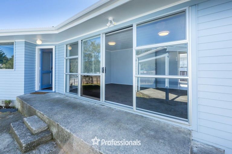 Photo of property in 23 Blueberry Grove, Timberlea, Upper Hutt, 5018