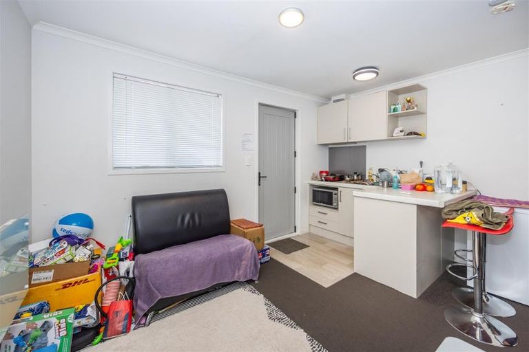 Photo of property in 12 Crescent Court, Melville, Hamilton, 3206