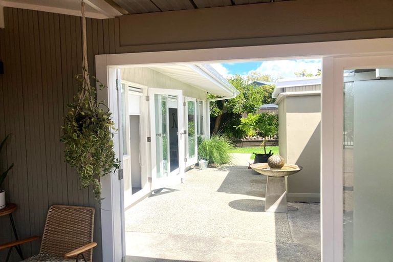 Photo of property in 97 Tiroroa Avenue, Te Atatu South, Auckland, 0610