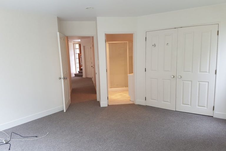 Photo of property in 2/5 Kenmure Avenue, Forrest Hill, Auckland, 0620