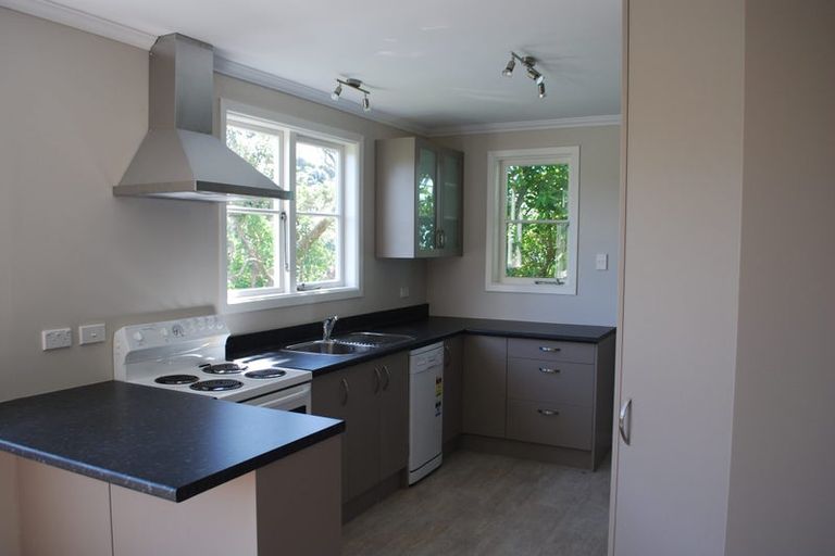 Photo of property in 48 Moana Road, Kelburn, Wellington, 6012