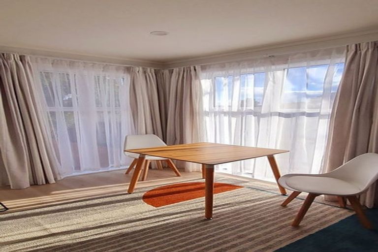 Photo of property in 90 Bond Crescent, Forrest Hill, Auckland, 0620