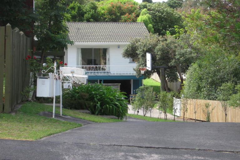 Photo of property in 1/6 Butterworth Drive, Glendene, Auckland, 0602