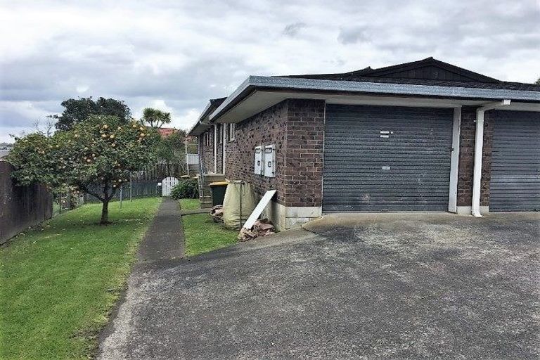 Photo of property in 2/38 Kirrie Avenue, Te Atatu South, Auckland, 0610