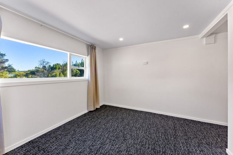 Photo of property in 11 Springbank Lane, Te Atatu Peninsula, Auckland, 0610