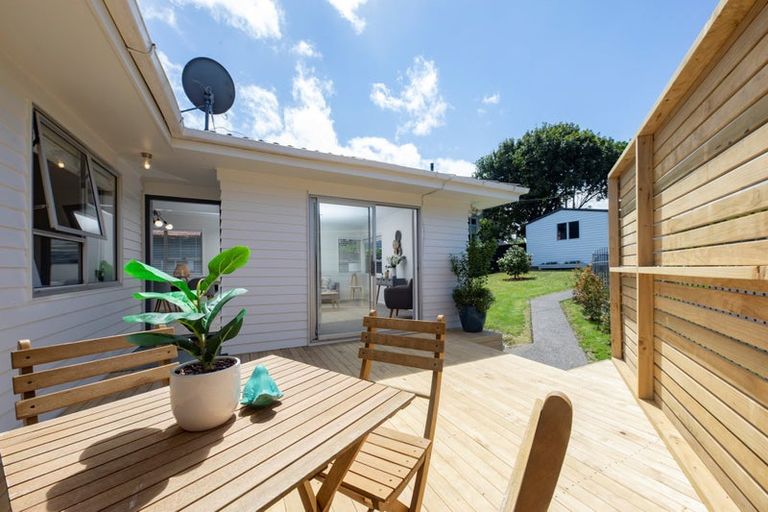 Photo of property in 133 Millbrook Road, Sunnyvale, Auckland, 0612