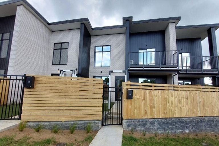 Photo of property in 6/23 Awaroa Road, Sunnyvale, Auckland, 0612