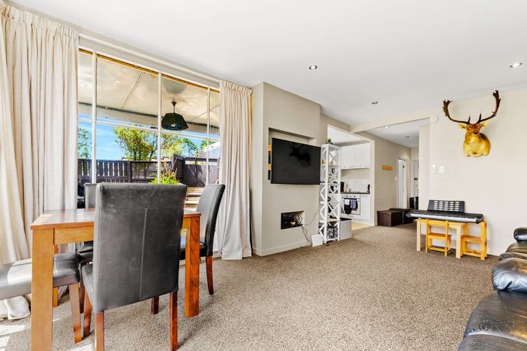 Photo of property in 14 Fairmount Road, Titirangi, Auckland, 0604