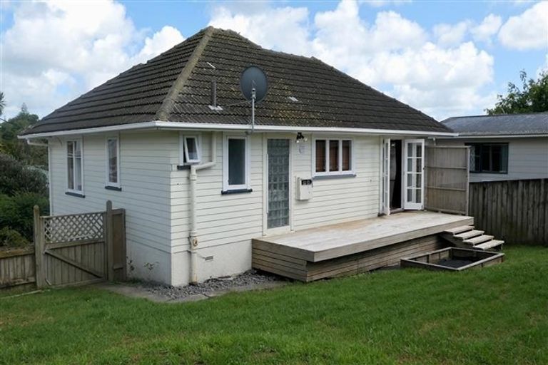 Photo of property in 13 Glen Marine Parade, Glendene, Auckland, 0602