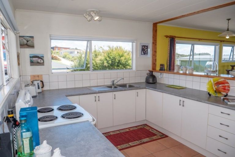 Photo of property in 22 Seaview Road, Cable Bay, 0420