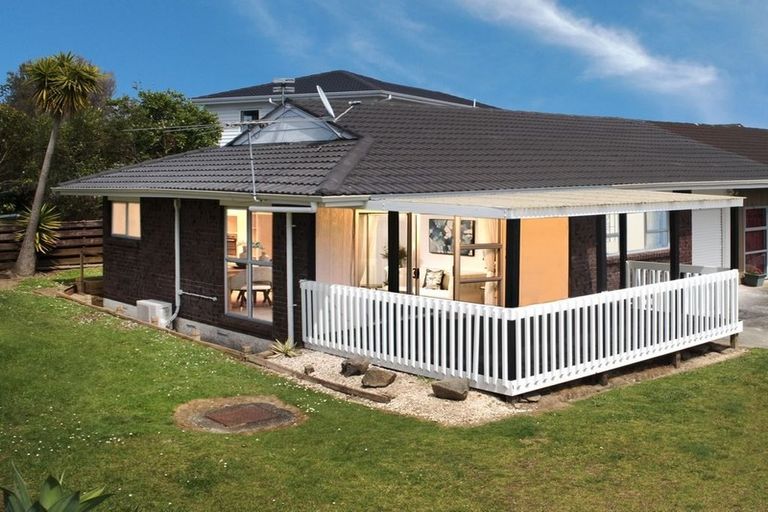 Photo of property in 2/56 Archibald Road, Kelston, Auckland, 0602