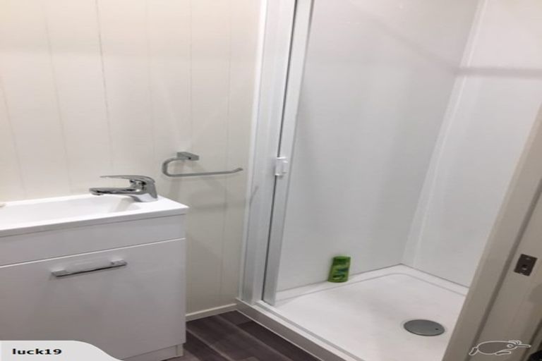 Photo of property in 28 Golf Road, New Lynn, Auckland, 0600