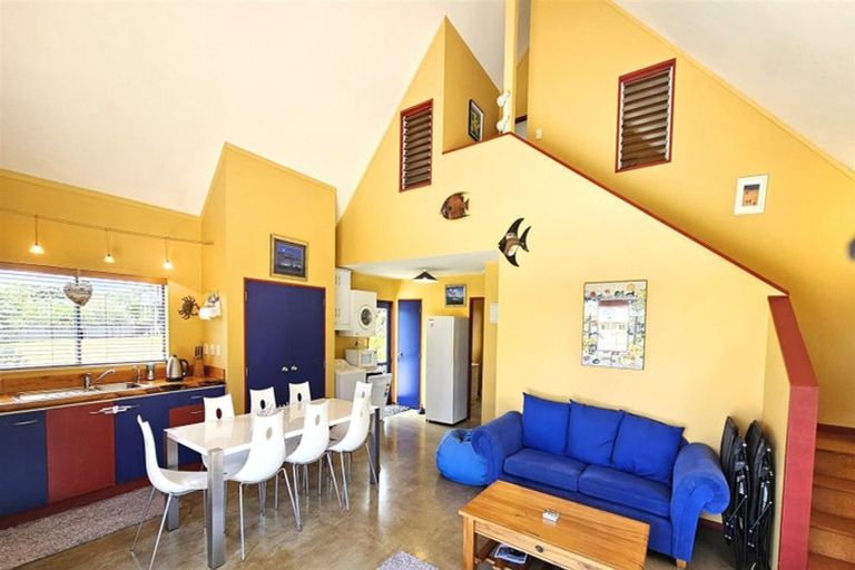 Photo of property in 135 Kowhai Avenue, Matarangi, Whitianga, 3592