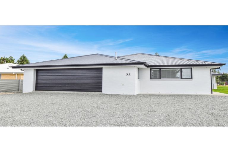 Photo of property in 32 Rhoboro Road, Twizel, 7901