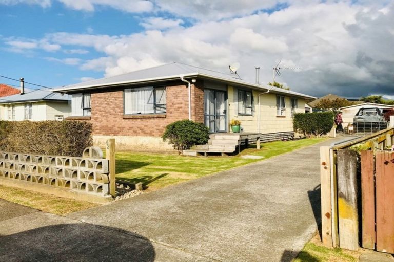 Photo of property in 42 Richmond Street, Waitara, 4320