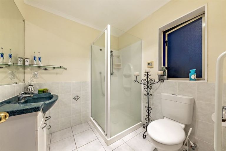 Photo of property in 1 Kumar Place, The Gardens, Auckland, 2105