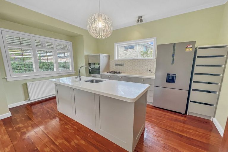 Photo of property in 1/44 Old Lake Road, Narrow Neck, Auckland, 0624