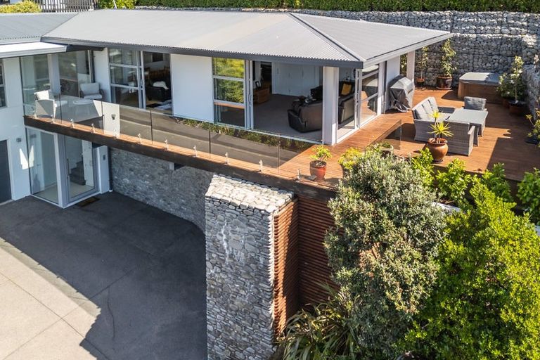 Photo of property in 6 Challenger Lane, Redcliffs, Christchurch, 8081