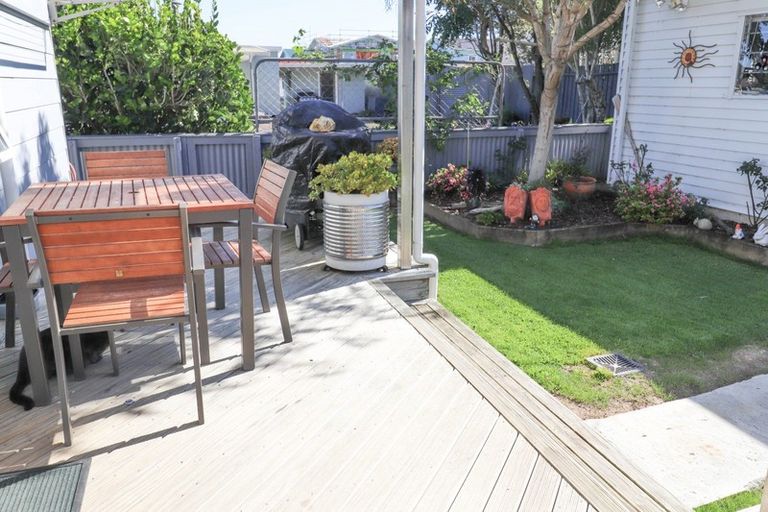 Photo of property in 6 Aputa Avenue, Te Puru, Thames, 3575