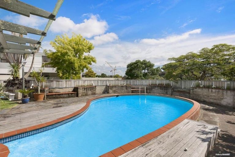 Photo of property in 10 Craig Road, Milford, Auckland, 0620