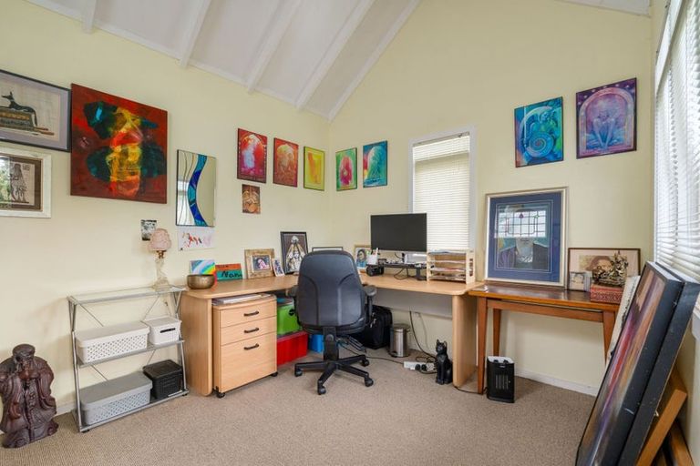 Photo of property in 2 Kent Road, Regent, Whangarei, 0112