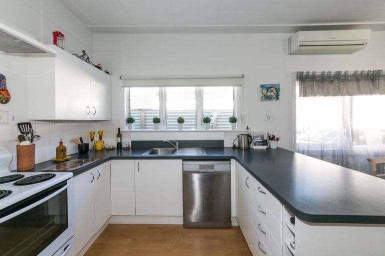 Photo of property in 109 Milton Road, Bluff Hill, Napier, 4110