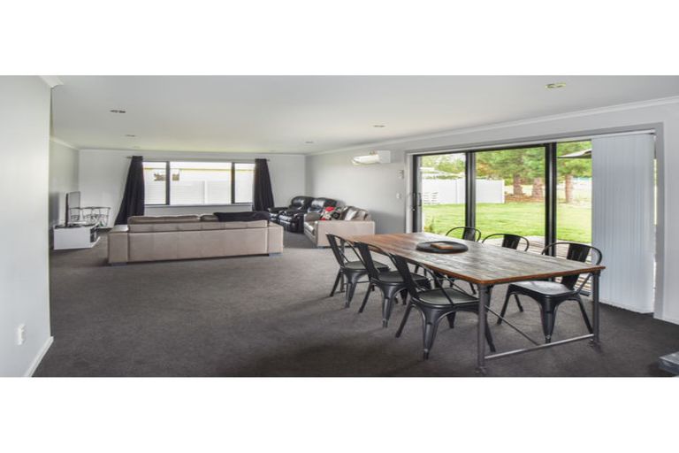 Photo of property in 32 Rhoboro Road, Twizel, 7901