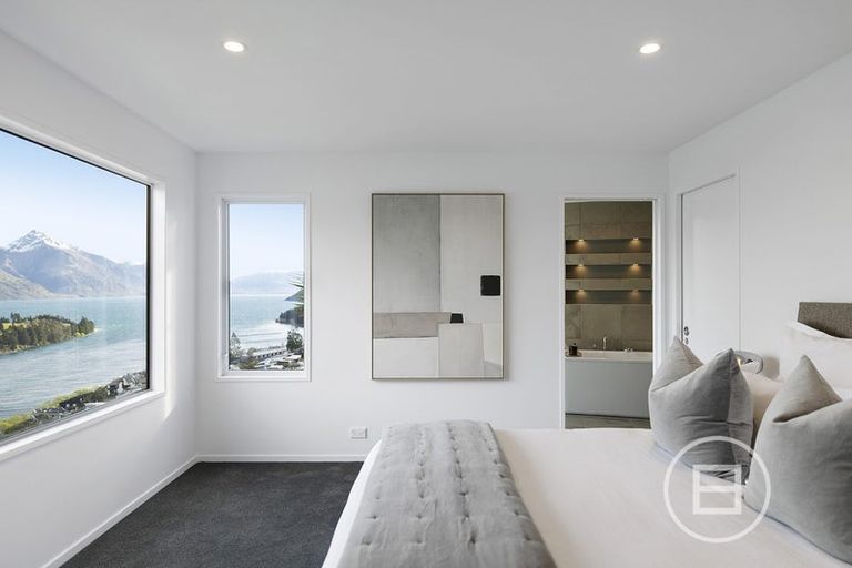 Photo of property in 16 Peregrine Place, Queenstown, 9300