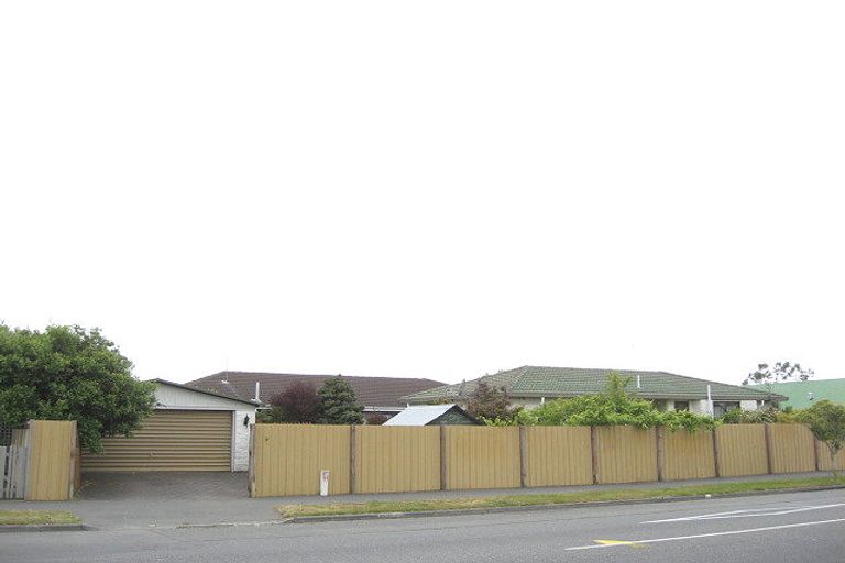 Photo of property in 76 Queenspark Drive, Parklands, Christchurch, 8083