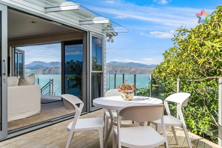 Photo of property in 26a Tai Paku Paku Road, Karaka Bays, Wellington, 6022