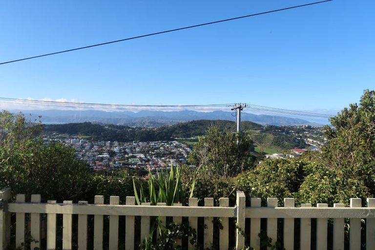 Photo of property in 168 The Ridgeway, Mornington, Wellington, 6021