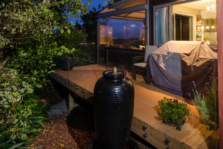 Photo of property in 5a Bernleigh Terrace, West Harbour, Auckland, 0618