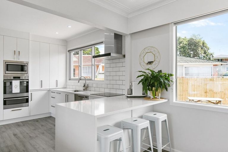 Photo of property in 2 Glenmore Road, Sunnyhills, Auckland, 2010