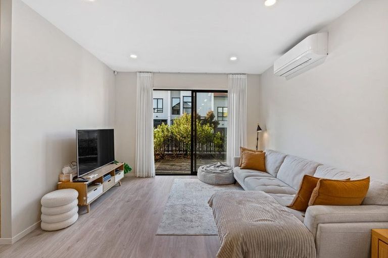 Photo of property in 43 Westgate Drive, Westgate, Auckland, 0614