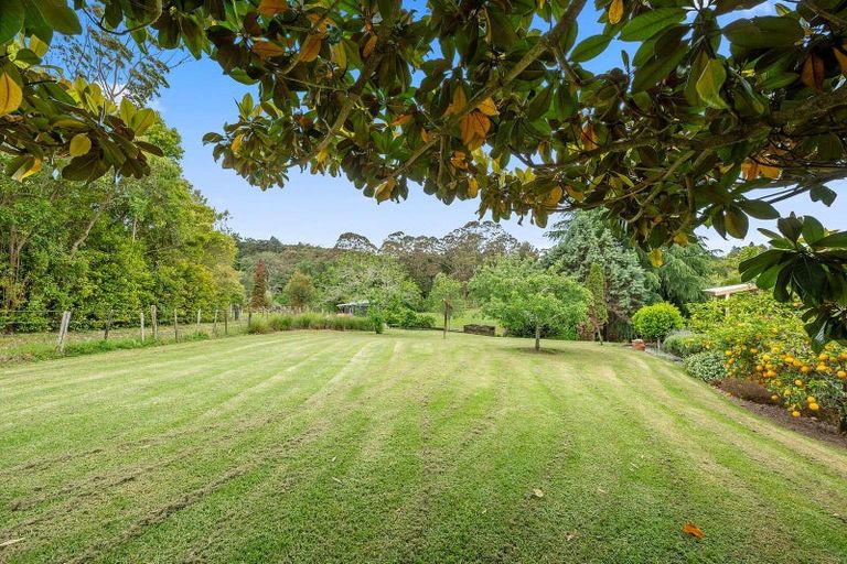 Photo of property in 3 Daphne Harden Lane, Paremoremo, Auckland, 0632