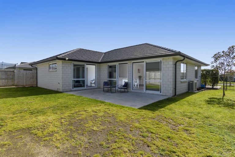 Photo of property in 11 Batty Street, Papamoa Beach, Papamoa, 3118