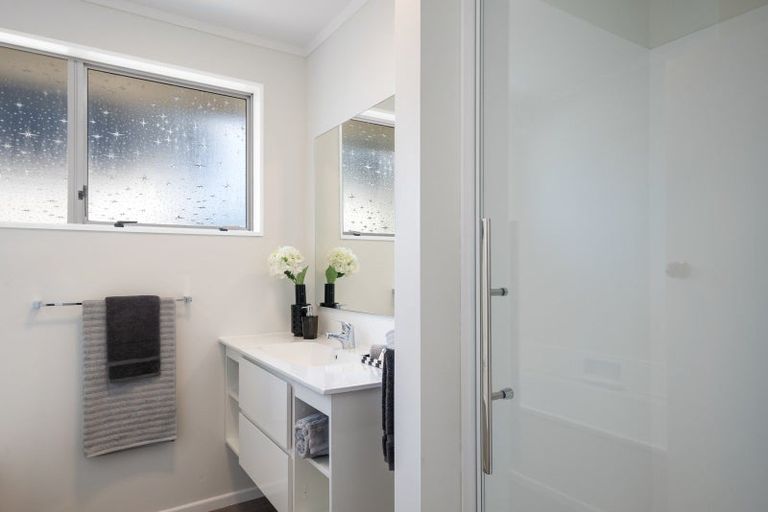 Photo of property in 22 Brightwater Crescent, Totara Park, Upper Hutt, 5018