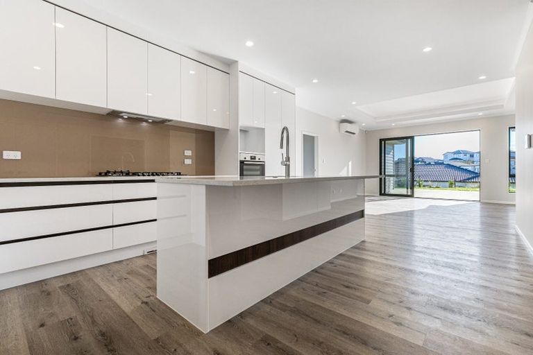 Photo of property in 16 Captain Rings Drive, Papakura, 2110