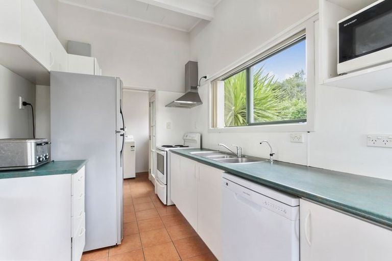 Photo of property in 14 Sari Place, Massey, Auckland, 0614